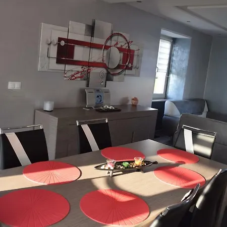 Semesterbostad Le De Maya Bining