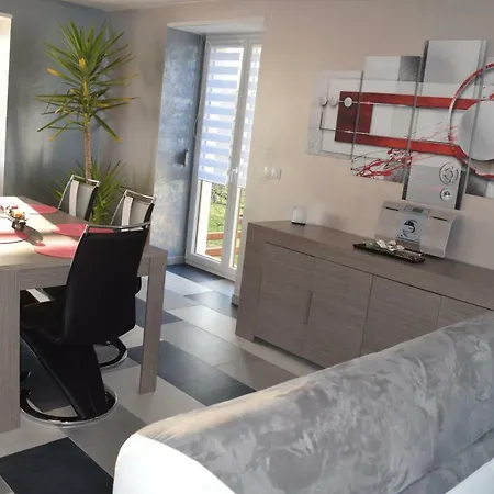 Le De Maya Semesterbostad Bining